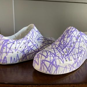 Crayola Native sneakers worn once size J2